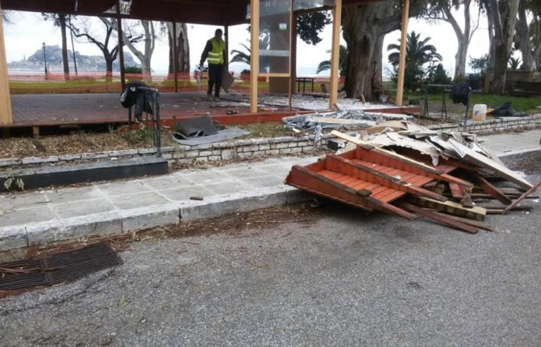 Χωροθέτηση τραπεζοκαθισμάτων στο άλσος της Γαρίτσας