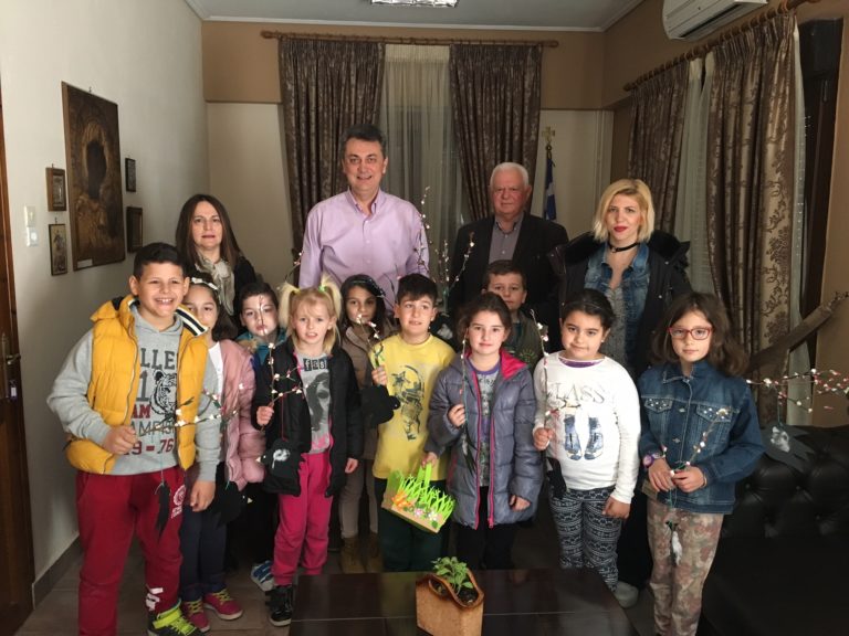 “Χελιδονίσματα” στο δημαρχείο Μουζακίου Καρδίτσας