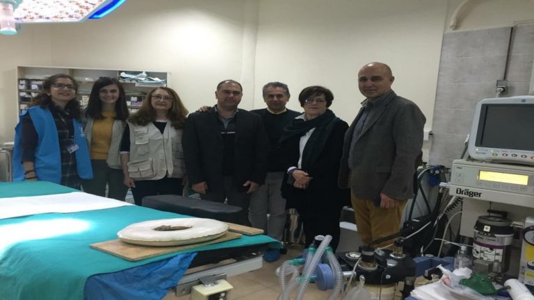 Σύγχρονος προβολέας στο χειρουργείο Νοσοκομείου Λέρου