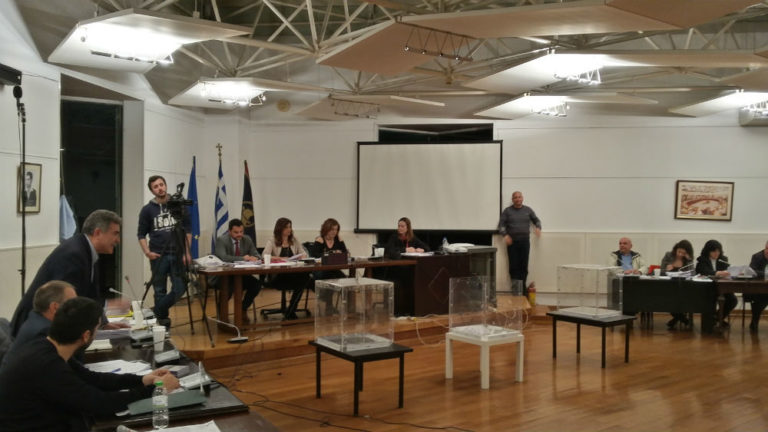 Κέρκυρα: Πολιτιστικός “πόλεμος” στον Αη Μαθιά για τον δάσκαλο της χορωδίας