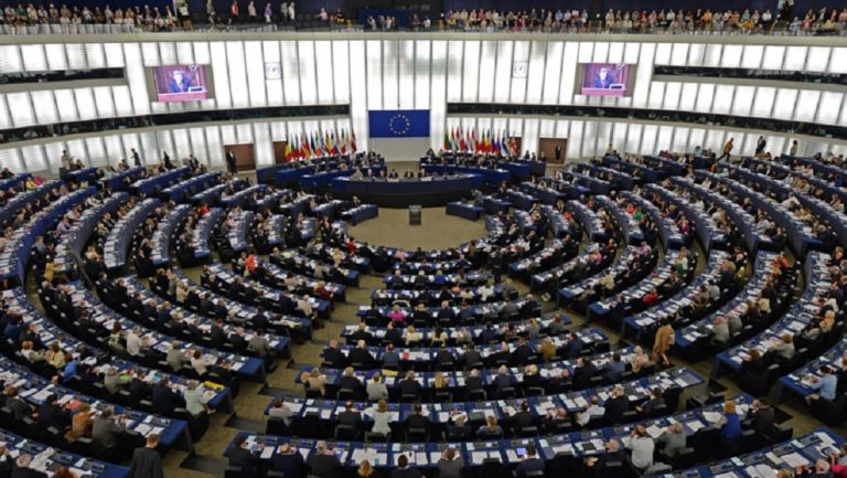 Ευρωκοινοβούλιο: Να μην έρχονται στην ΕΕ Αμερικανοί τουρίστες χωρίς βίζα