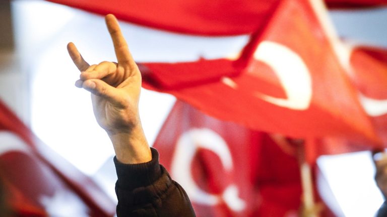 Ραγδαία επιδείνωση των Ολλανδοτουρκικών και των ευρωτουρκικών σχέσεων (video)