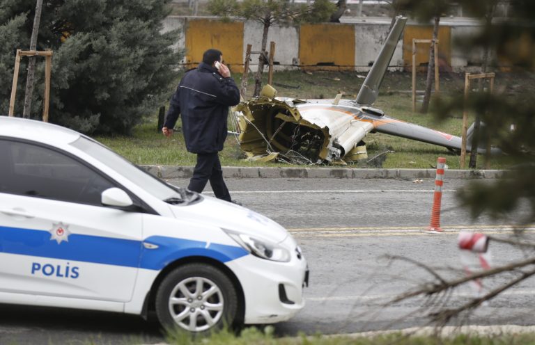 Συντριβή ελικοπτέρου με 12 επιβαίνοντες στην Τουρκία