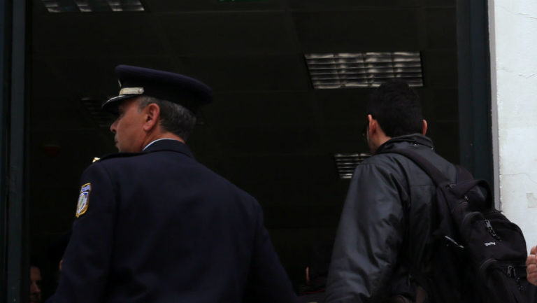 Προθεσμία για την Τετάρτη έλαβε ο κατηγορούμενος για την επίθεση εναντίον του φοιτητή (video)