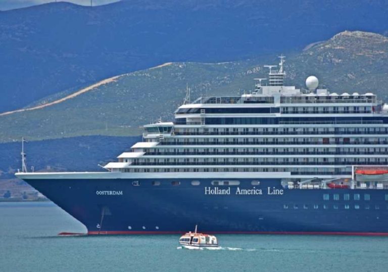 Χανιά: Δύο κρουαζιερόπλοια στο λιμάνι της Σούδας