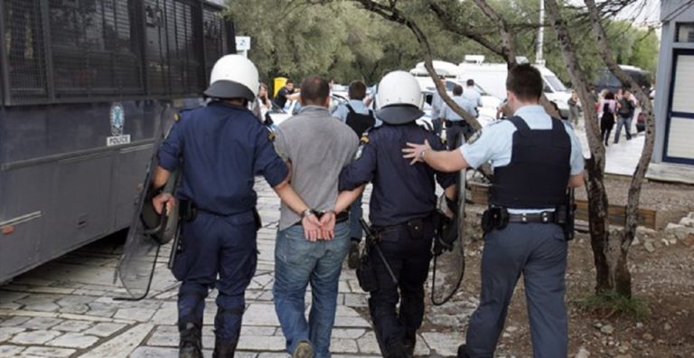 Στη φυλακή ο χρυσαυγίτης για τον ξυλοδαρμό του φοιτητή στους Αμπελόκηπους (video)