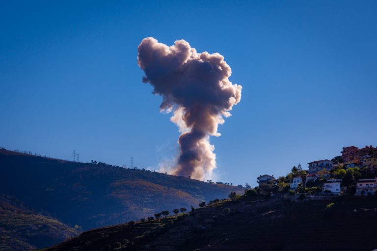 Τουλάχιστον τρεις νεκροί από έκρηξη σε εργοστάσιο πυροτεχνημάτων στην Πορτογαλία
