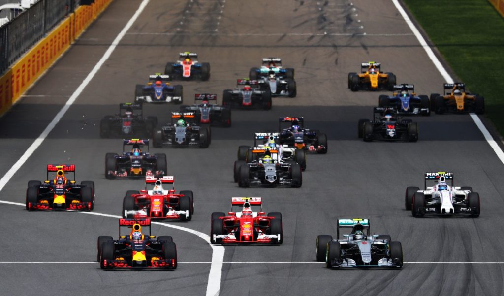 SHANGHAI, CHINA - APRIL 17: Daniel Ricciardo of Australia driving the (3) Red Bull Racing Red Bull-TAG Heuer RB12 TAG Heuer races alongside Nico Rosberg of Germany driving the (6) Mercedes AMG Petronas F1 Team Mercedes F1 WO7 Mercedes PU106C Hybrid turbo and the rest of the field toward the first corner at the start of the race during the Formula One Grand Prix of China at Shanghai International Circuit on April 17, 2016 in Shanghai, China. (Photo by Clive Mason/Getty Images)