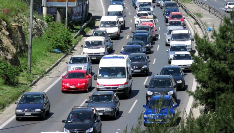 Πρώτη μαζική έξοδος μετά την καραντίνα-Αυξημένη κίνηση-Απαραίτητη η τήρηση των μέτρων (video)