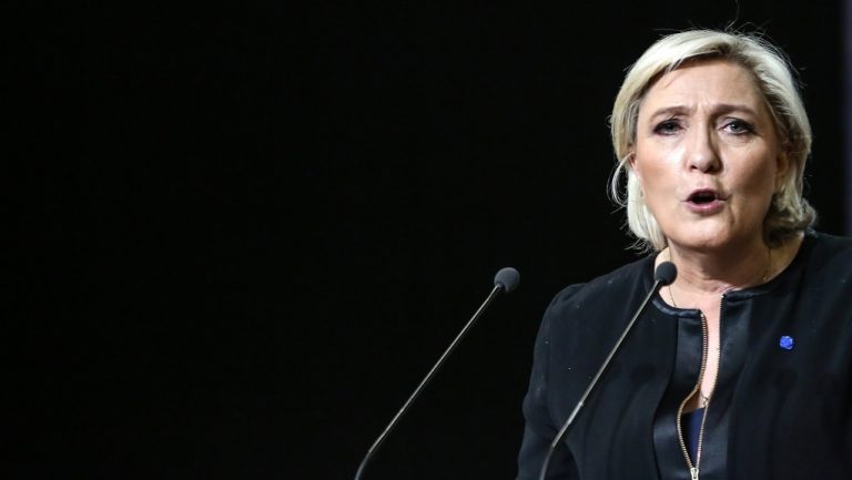 Γαλλία – Εθνικό Μέτωπο: Ολιγαρχικό κουρέλι η σημαία της ΕΕ