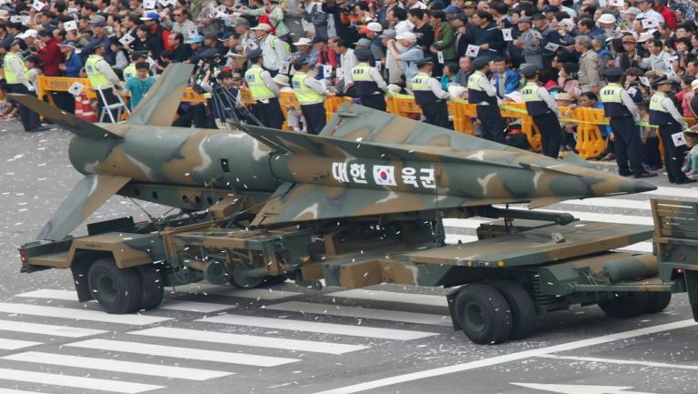 Μετά τη Βόρεια και η Νότια Κορέα άρχισε τις εκτοξεύσεις πυραύλων