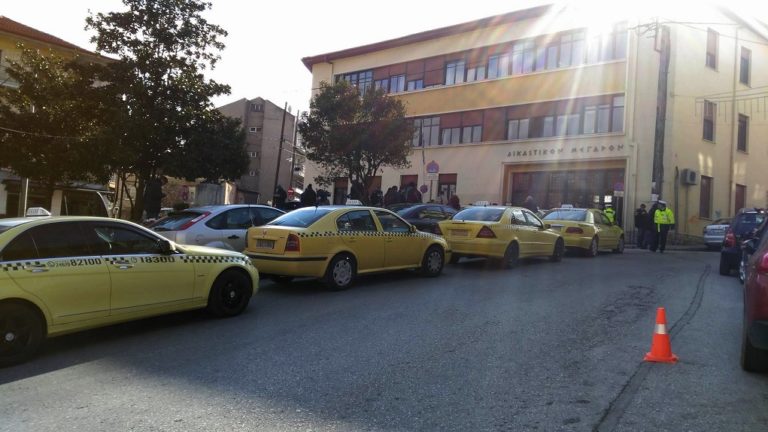 Εξάρθρωση συμμορίας που λήστευε οδηγούς ταξί -πεζούς στην περιοχή των Αχαρνών