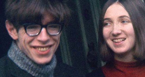 “Ταξιδεύοντας στην αιωνιότητα” με την Jane Hawking: γράφει η Έφη Φρυδά