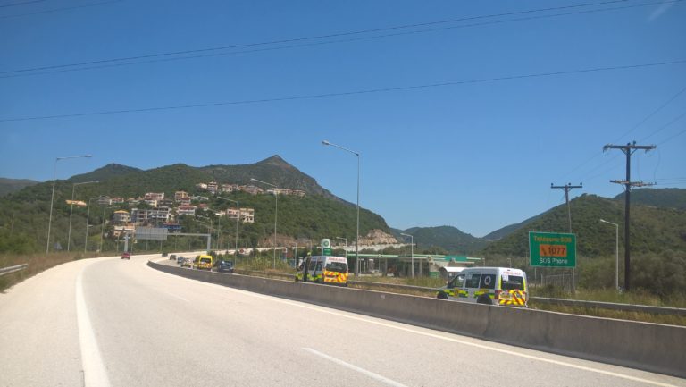 Ηγουμενίτσα: Κομβόι 70 ασθενοφόρων με προορισμό τη Συρία