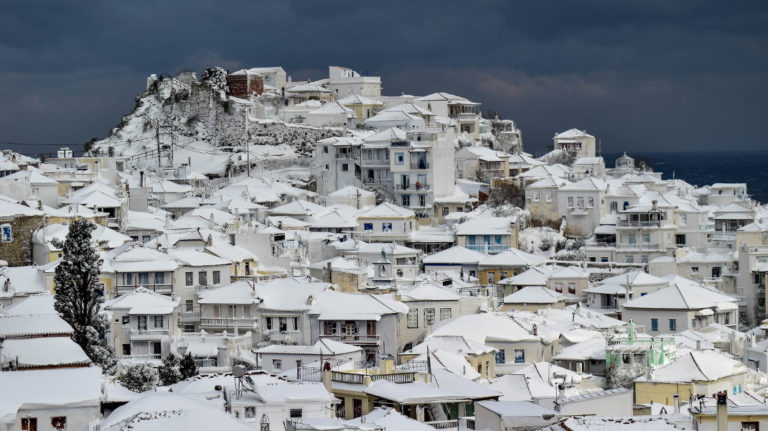 Ρύθμιση ανάσα για επιχειρηματίες Σκοπέλου που επλήγησαν από το χιονιά