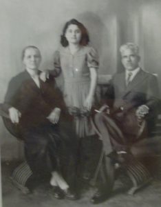 Αβησσυνία -φωτο: αριστερά Κλειώ Μπρατσή - Πορτέλλου, στη μέση η κόρη Ελευθερία Πορτέλλου και δεξιά Κωνσταντίνος Πορτέλλος