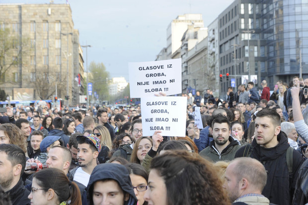 Σερβία: Διαδηλώσεις κατά του Βούτσιτς με το σύνθημα “Όχι στην δικτατορία”