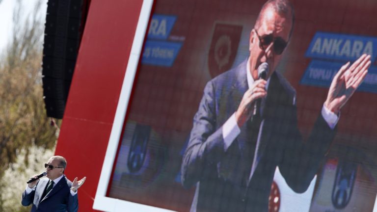 Ερντογάν: «Αψηφήστε τα “εγγόνια του ναζισμού”»