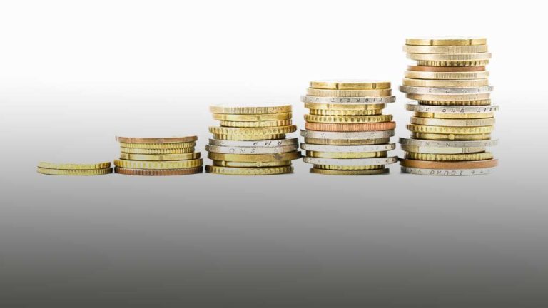 ΟΟΣΑ: Αυξήθηκε η μέση φορολογική επιβάρυνση στην Ελλάδα το 2016