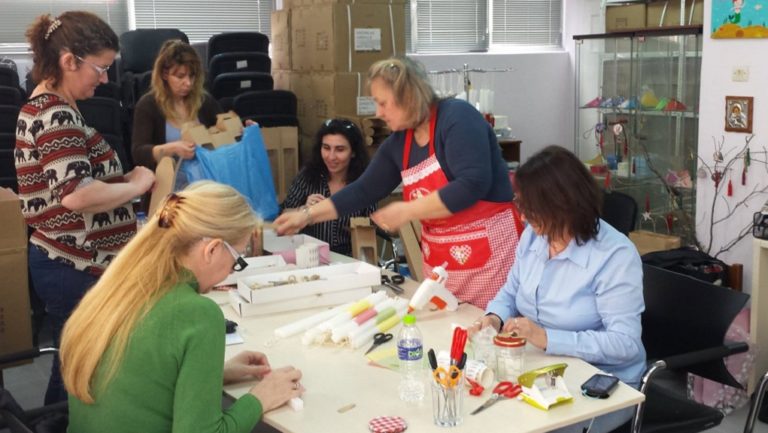 H φλόγα μίας λαμπάδας δυναμώνει τη “Φλόγα” ενάντια στις παιδικές νεοπλασίες