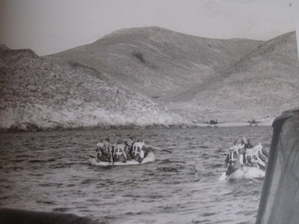 φωτο αρχείο Dr Peter Schenk, Jean Francois Lagueniere απόβαση Γερμανών κομάντος με αποβατικά φουσκωτά σκάφη στον όρμο του Πανόρμου 