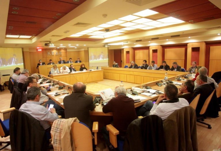 Παρέμβαση της KEΔE για τα ταμειακά διαθέσιμα των Δήμων