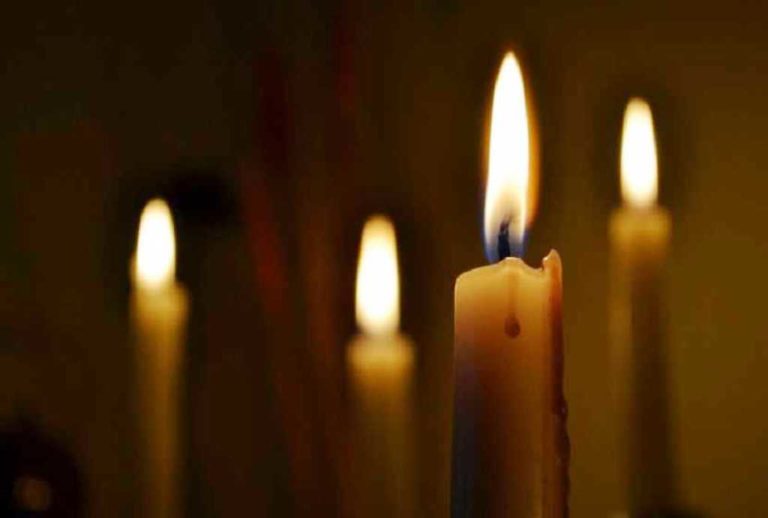 OΛME: Διαμαρτυρία με κεριά για τη δολοφονία της Ελένης