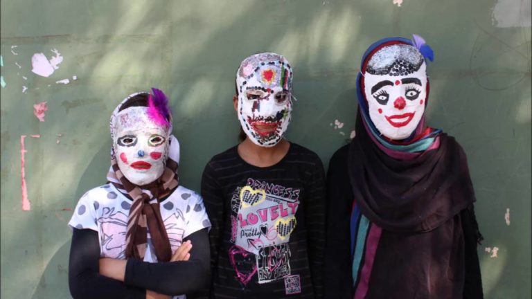 Βόλος: Έκθεση «Τα παιδιά που πέρασαν θάλασσα & και το παιχνίδι με τις μάσκες»