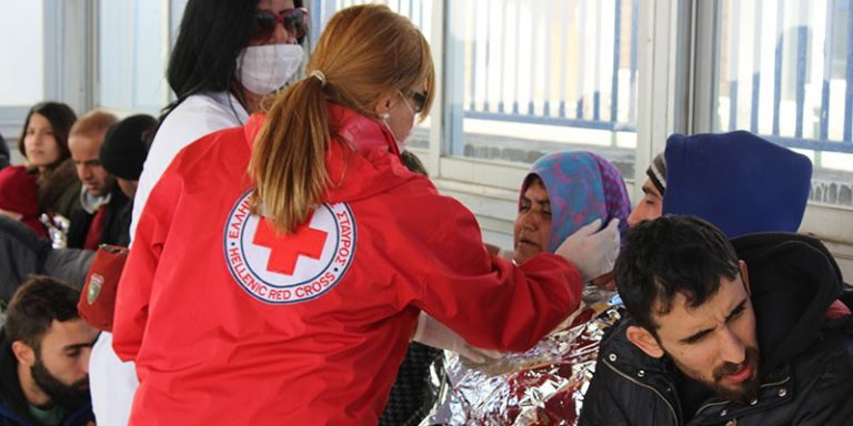 Μετανάστες σε παράγκα στην παραλία της Κορώνης