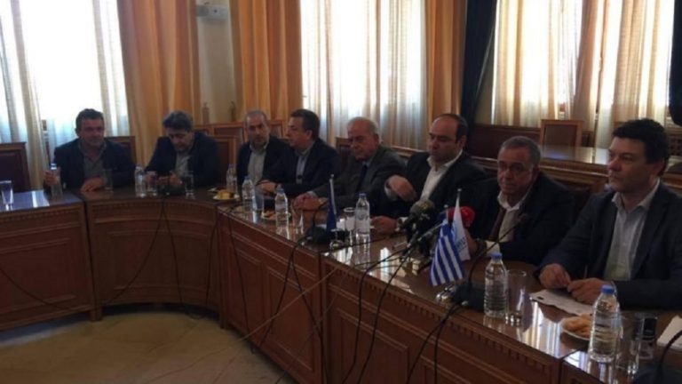 Υπογράφηκε η σύμβαση για τους πρόσφυγες στην Κρήτη