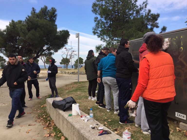Εθελοντές καθάρισαν την παραλία Θεσσαλονίκης