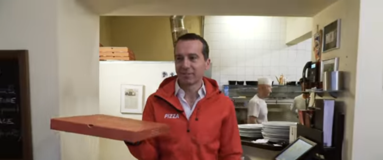 Αυστριακός πολιτικός γίνεται διανομέας πίτσας για να προσεγγίσει τη μεσαία τάξη (video)