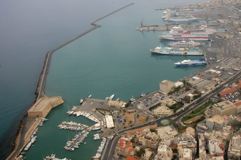 Ηράκλειο: Στον εισαγγελέα τρεις για παράνομη διακίνηση μεταναστών