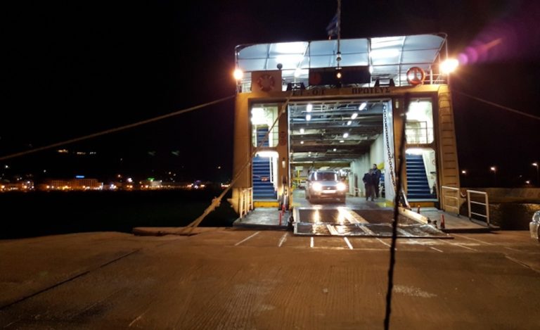 Σώθηκαν οι επιβάτες τζιπ που έπεσε στο λιμάνι του Βόλου