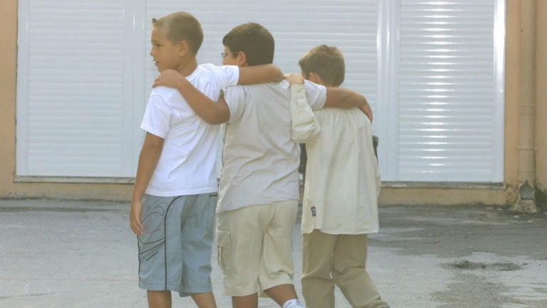 Καλαμάτα: Δωροεπιταγές για μαθητές από τη «Φάρις»