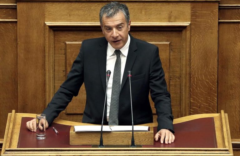 Θεοδωράκης: Η ΝΔ και το ΠΑΣΟΚ εξέθρεψαν το κομματικό κράτος