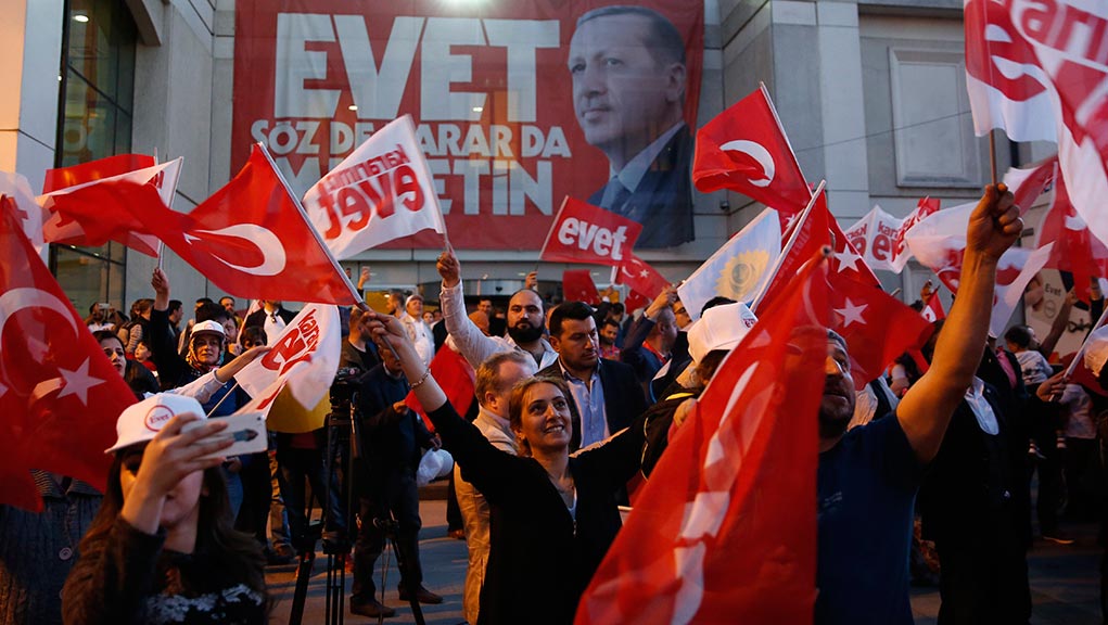 Οι αντιδράσεις των πολιτικών κομμάτων για το αποτέλεσμα στην Τουρκία