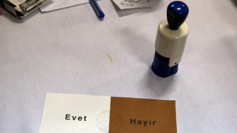 Διευθυντής τουρκικού ιστότοπου συνελήφθη γιατί αμφισβήτησε τη νίκη του «ναι» στο δημοψήφισμα