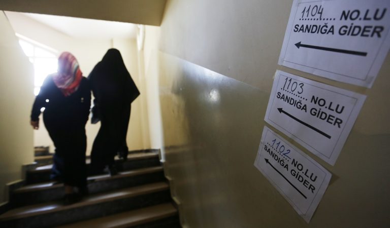 Τουρκία: Την ακύρωση του δημοψηφίσματος ζητά η αξιωματική αντιπολίτευση