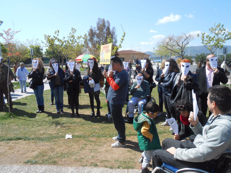 Βόλος: Σιωπηλή διαμαρτυρία στην παιδική χαρά του Αγ. Κωνσταντίνου