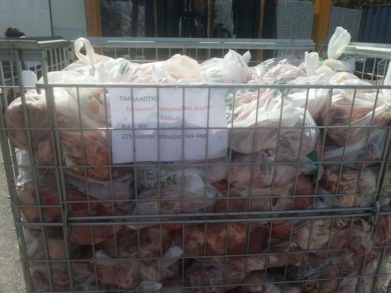 Προσφορά κρέατος στο Κοινωνικό Παντοπωλείο του Δήμου από τη Συνεταιριστική Τράπεζα Χανίων