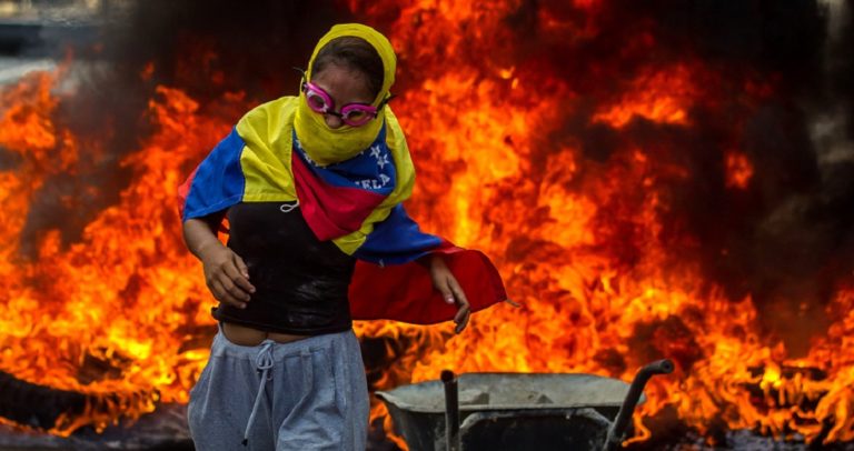 Δεν αποκλείει στρατιωτική επέμβαση των ΗΠΑ στη Βενεζουέλα ο Γκουαϊδό