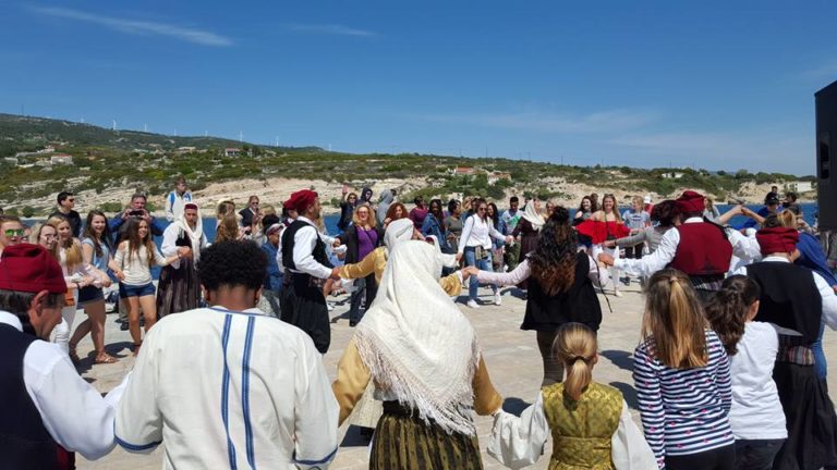 Σάμος: Θερμή υποδοχή στους Αμερικανούς τουρίστες του CELESTYAL NEFELI