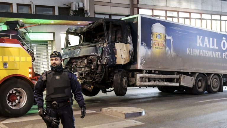 Στοκχόλμη: Τέσσερις νεκροί, 15 τραυματίες, δύο συλλήψεις (video)