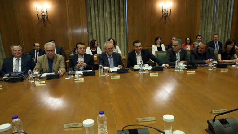 Τσίπρας στο υπουργικό: Όλα τα πλεονάσματα σε κοινωνικές παροχές (video)