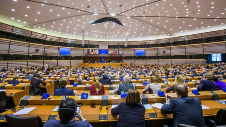 Πρόεδροι τριών πολιτικών ομάδων στο Ευρωκοινοβούλιο ζητούν ελάφρυνση του χρέους
