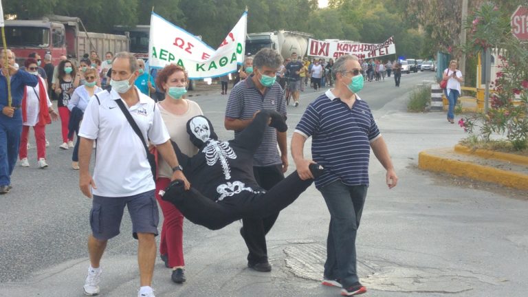 Βόλος: Κούκλα – σκελετός προπομπός πορείας