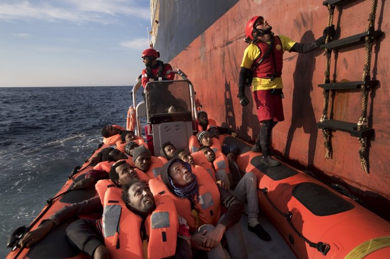Αγνούνται 200 άνθρωποι ύστερα από δύο ναυάγια ανοικτά της Λιβύης