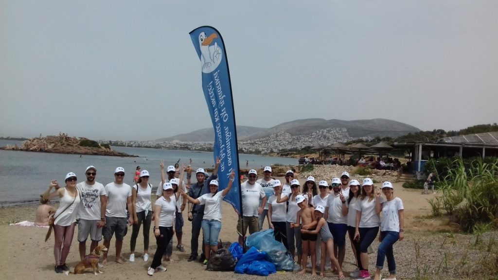 Χιλιάδες εθελοντές στους καθαρισμούς των ακτών