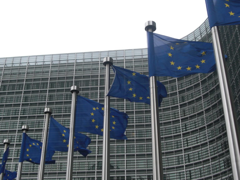 FAZ: Προς λήξη της διαδικασίας για το ελληνικό έλλειμμα η Κομισιόν